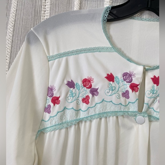 Vintage Robe Dressing Gown House‎ Dress Housecoat Embroidered 100% Nylon Size M - Picture 2 of 14